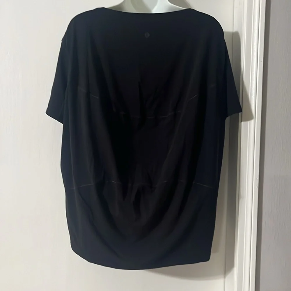 Lululemon over size shirt - Picture 2 of 5